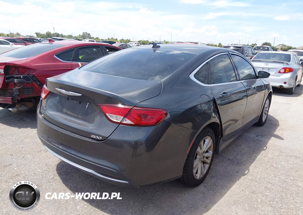 2016 Chrysler 200 Limited VIN:1C3CCCABXGN150298 - 4