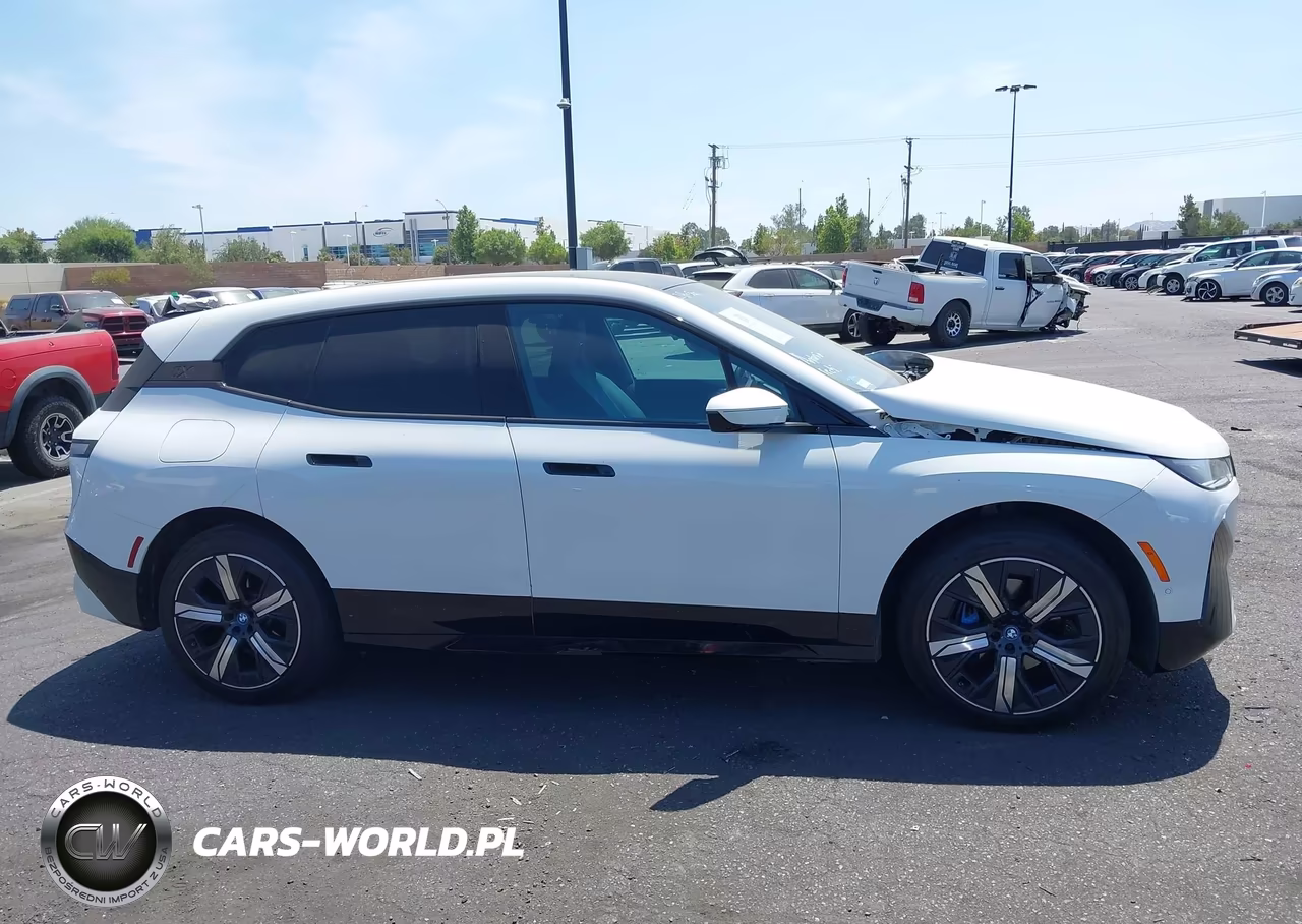 2023 BMW Ix xDrive50 VIN:WB523CF07PCM98307 - 13