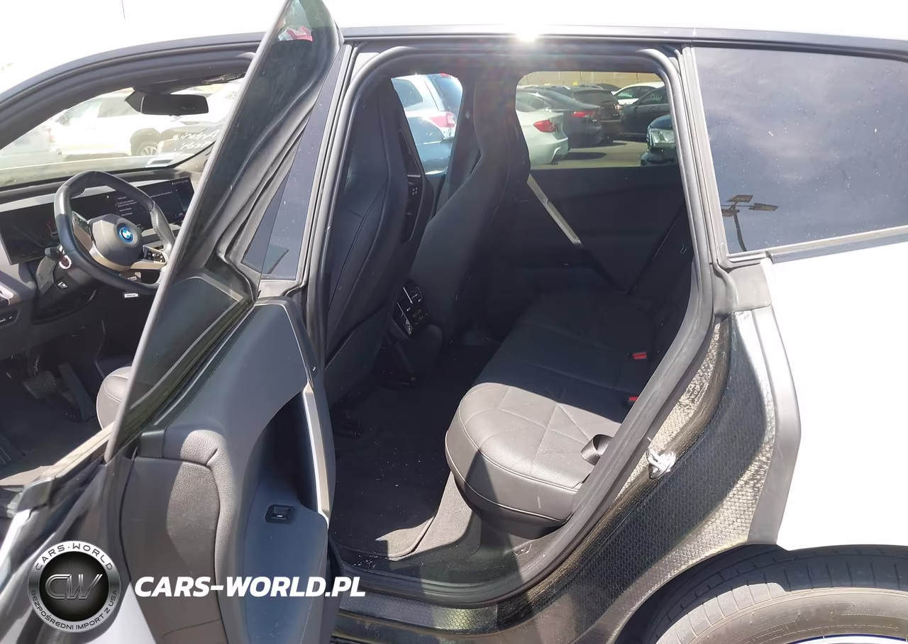 2023 BMW Ix xDrive50 VIN:WB523CF07PCM98307 - 8