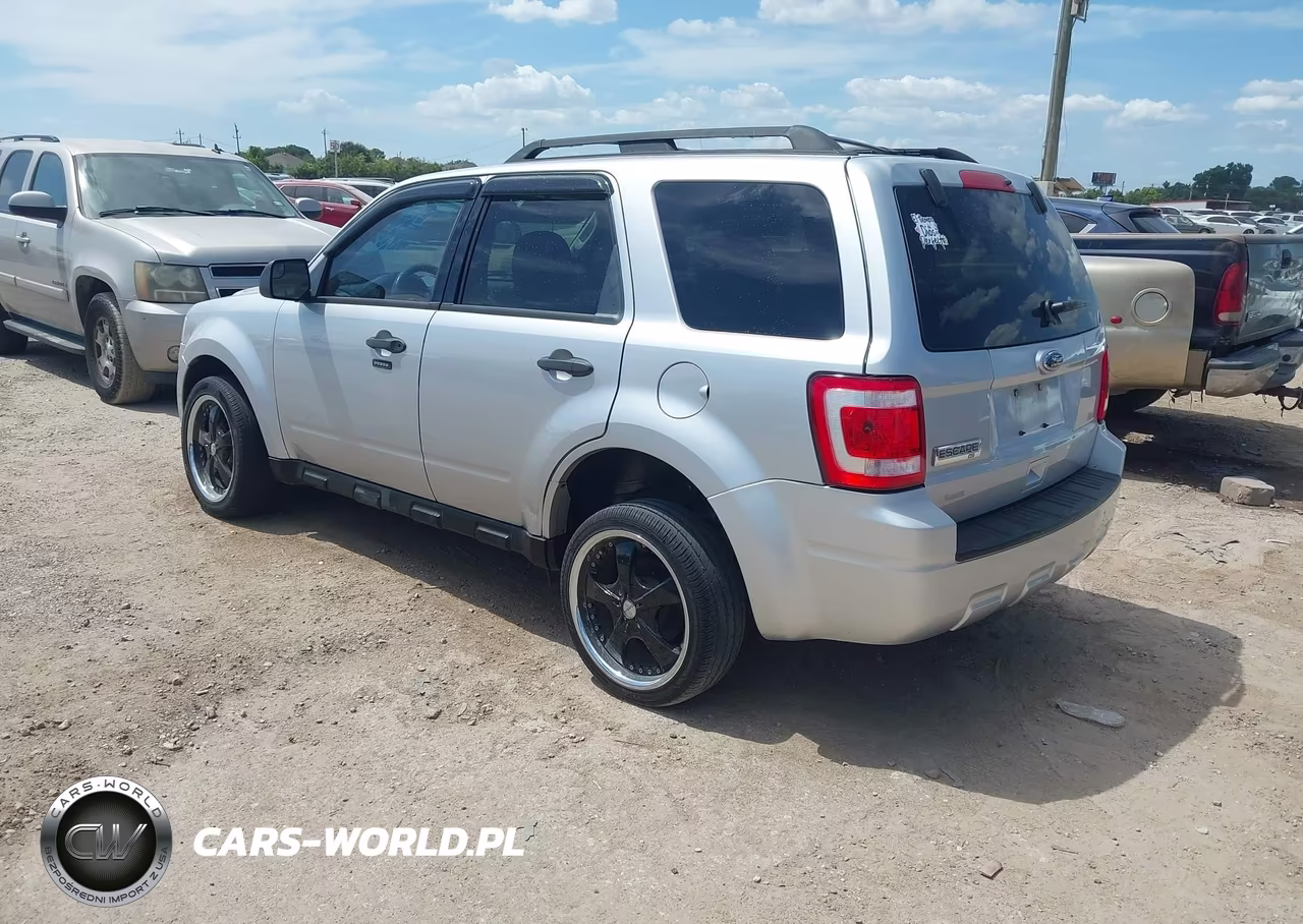 2010 Ford Escape Xlt VIN:1FMCU0D77AKD08132 - 3