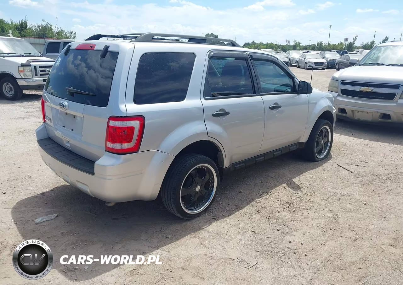 2010 Ford Escape Xlt VIN:1FMCU0D77AKD08132 - 4