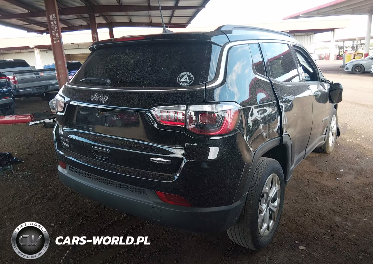 2025 Jeep Compass Latitude 4X4 VIN:3C4NJDBN1ST534634 - 4
