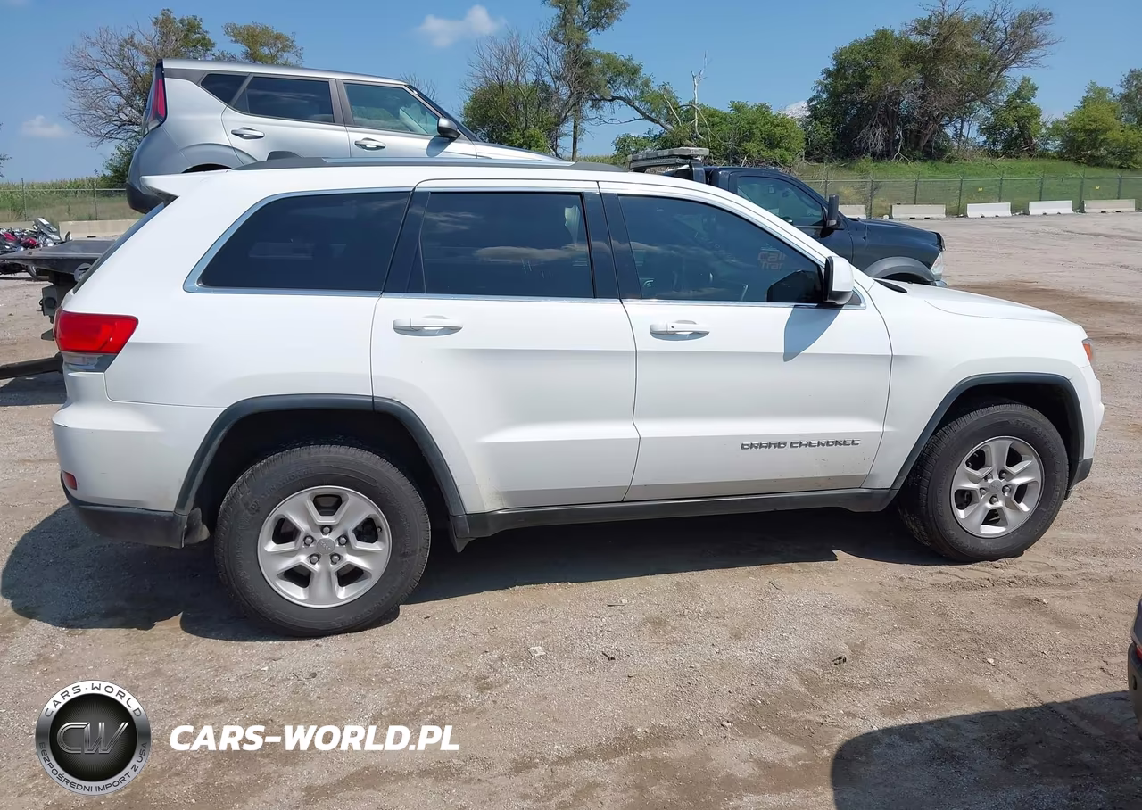 2015 Jeep Grand Cherokee Laredo VIN:1C4RJFAG0FC889182 - 13