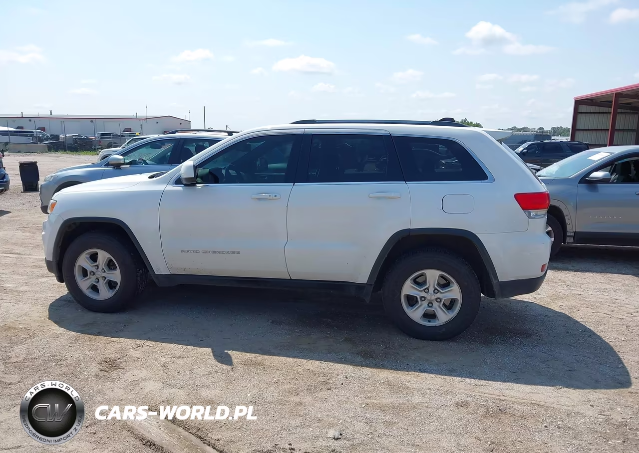 2015 Jeep Grand Cherokee Laredo VIN:1C4RJFAG0FC889182 - 14
