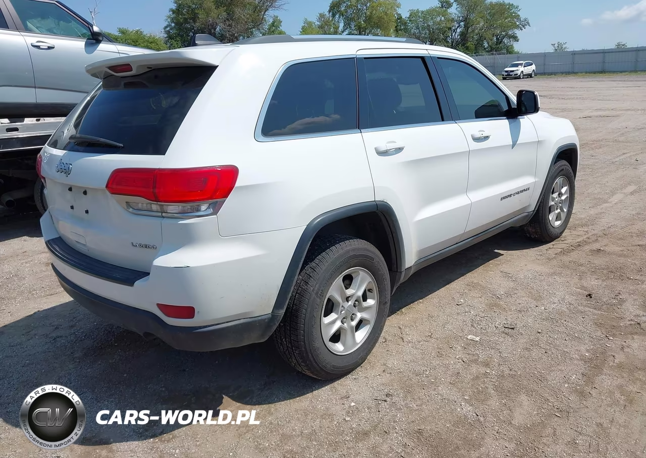 2015 Jeep Grand Cherokee Laredo VIN:1C4RJFAG0FC889182 - 4