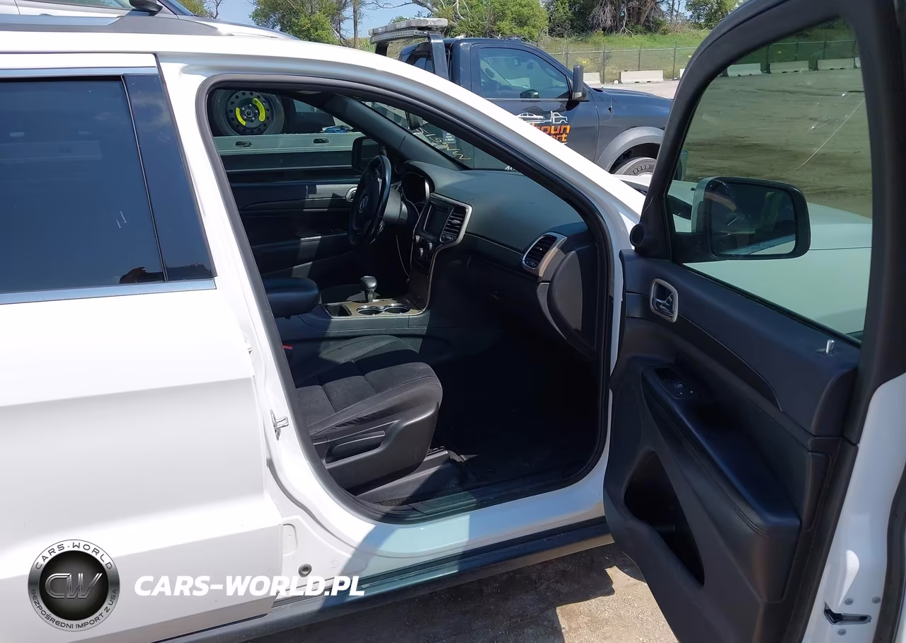 2015 Jeep Grand Cherokee Laredo VIN:1C4RJFAG0FC889182 - 5
