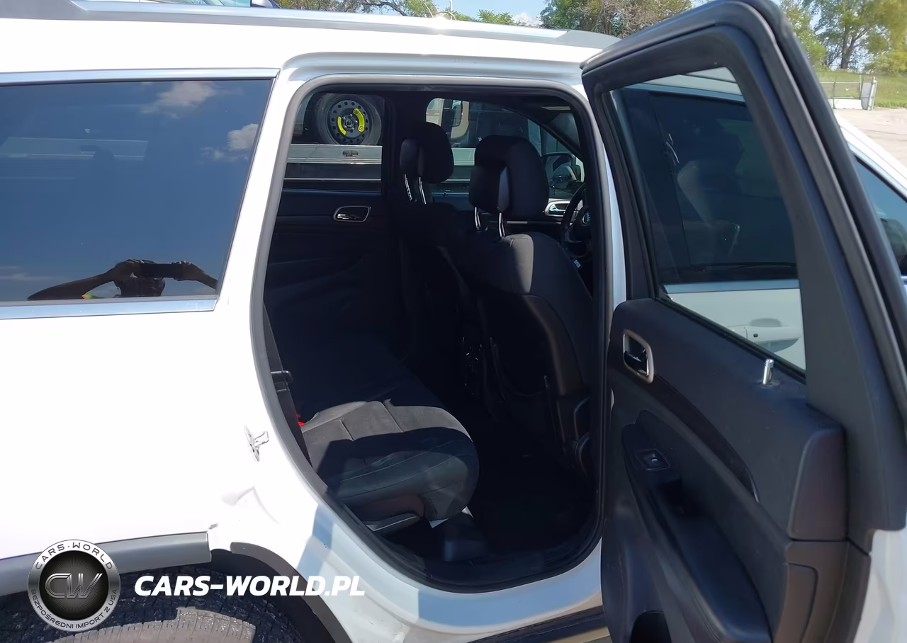 2015 Jeep Grand Cherokee Laredo VIN:1C4RJFAG0FC889182 - 8