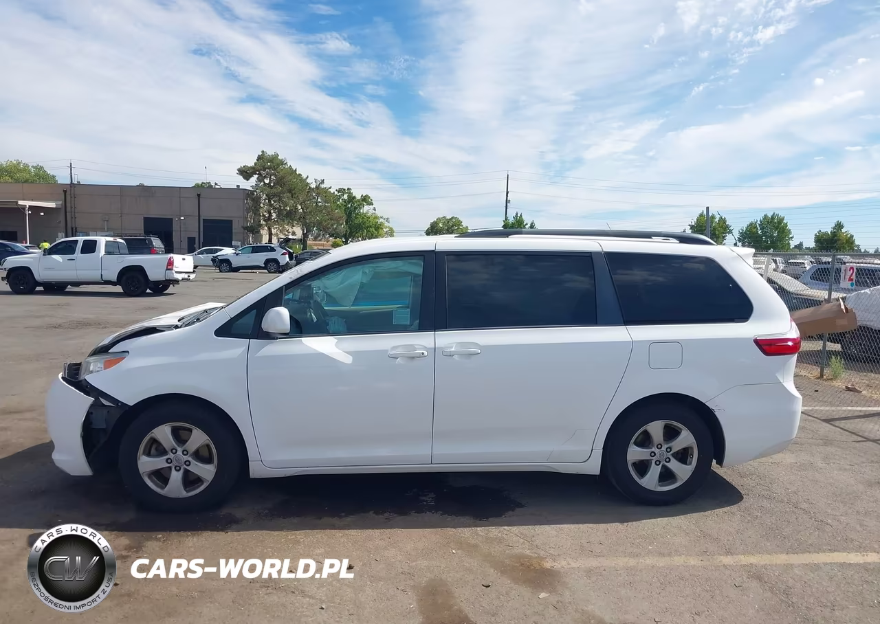 2016 Toyota Sienna Le 8 Passenger VIN:5TDKK3DC4GS712320 - 14