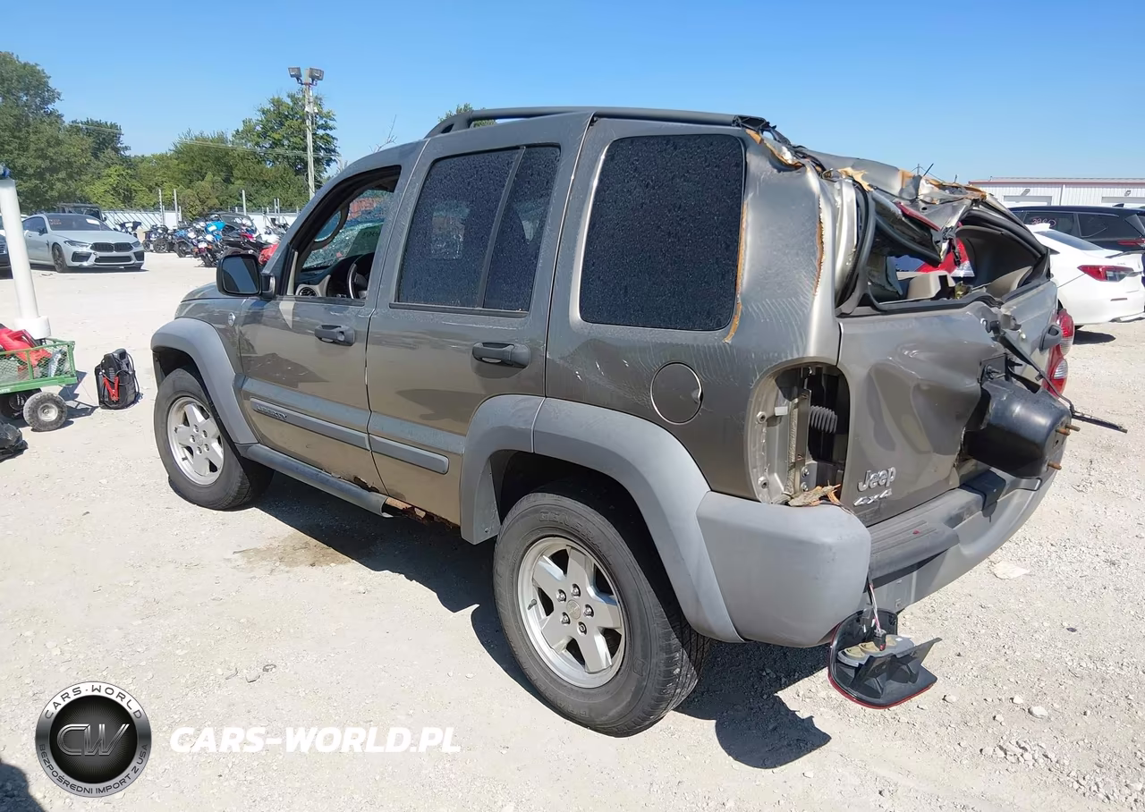 2005 Jeep Liberty Sport VIN:1J4GL48K95W716719 - 3