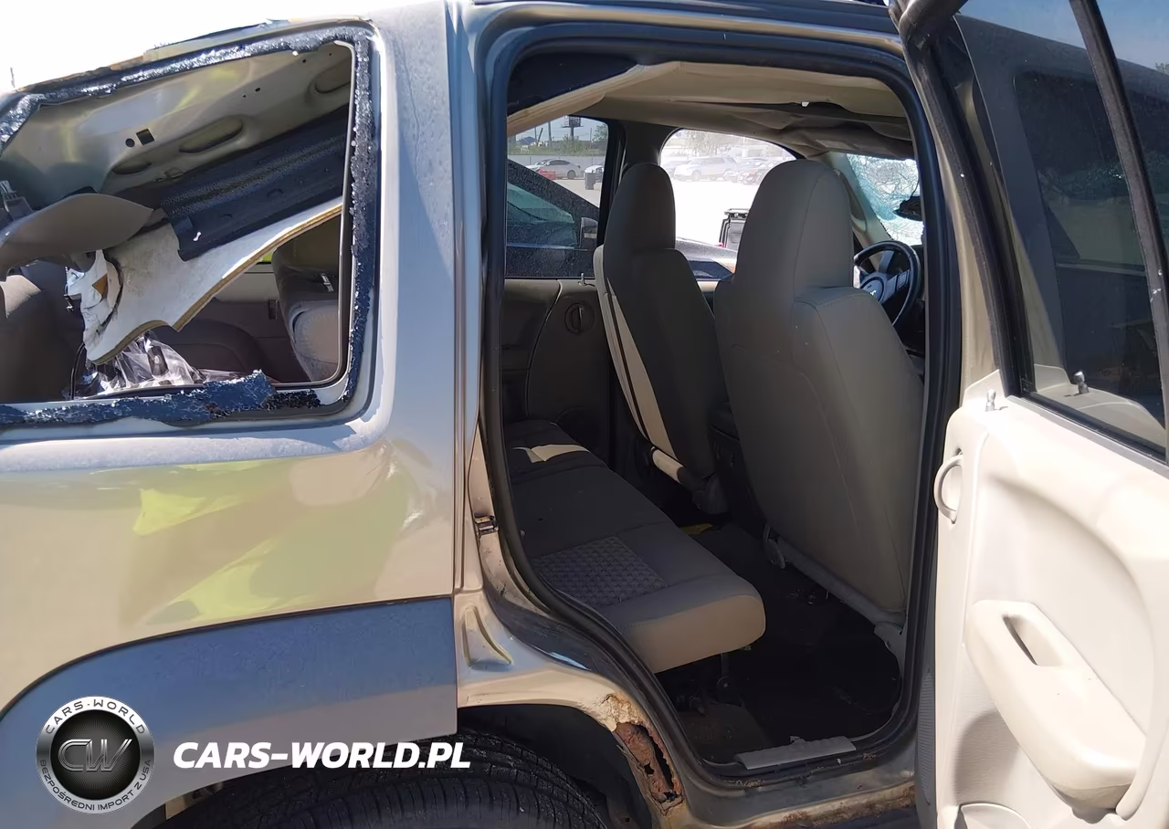 2005 Jeep Liberty Sport VIN:1J4GL48K95W716719 - 8