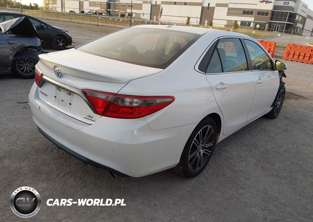 2016 Toyota Camry Se VIN:4T1BF1FK7GU193512 - 4
