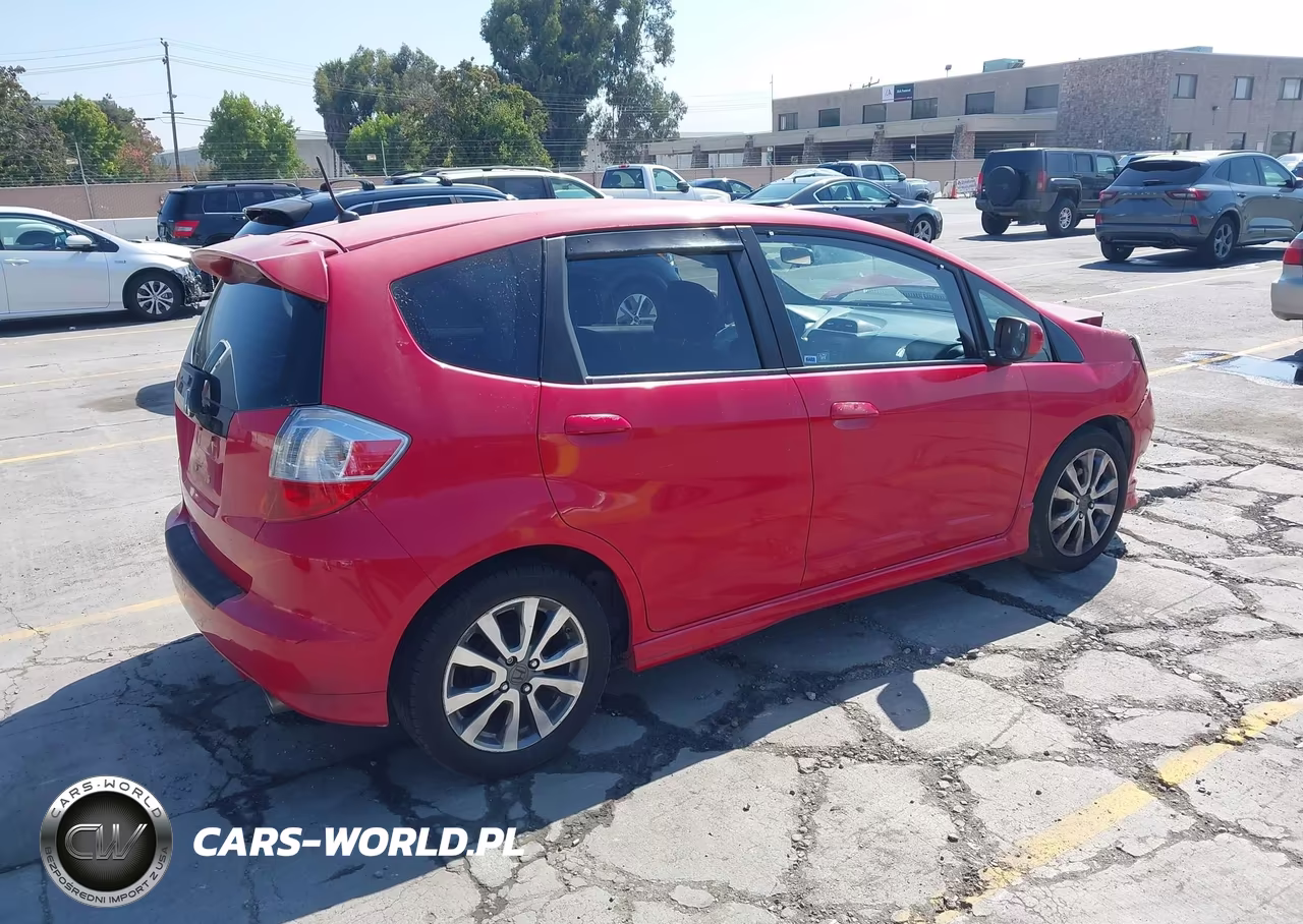 2013 Honda Fit Sport VIN:JHMGE8H5XDC043326 - 4
