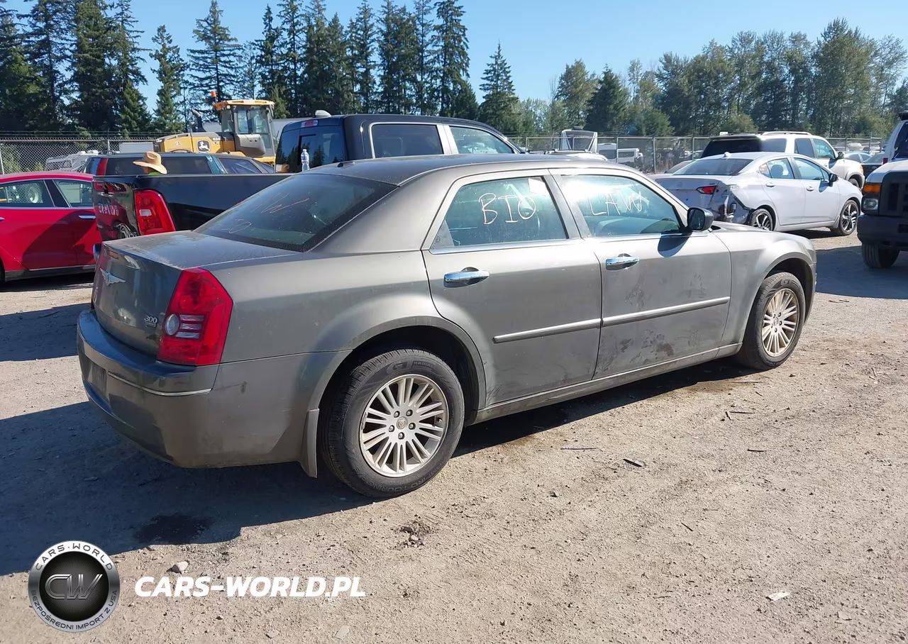 2010 Chrysler 300 Touring-Signature Series-Executive Series VIN:2C3CA5CV0AH266117 - 4