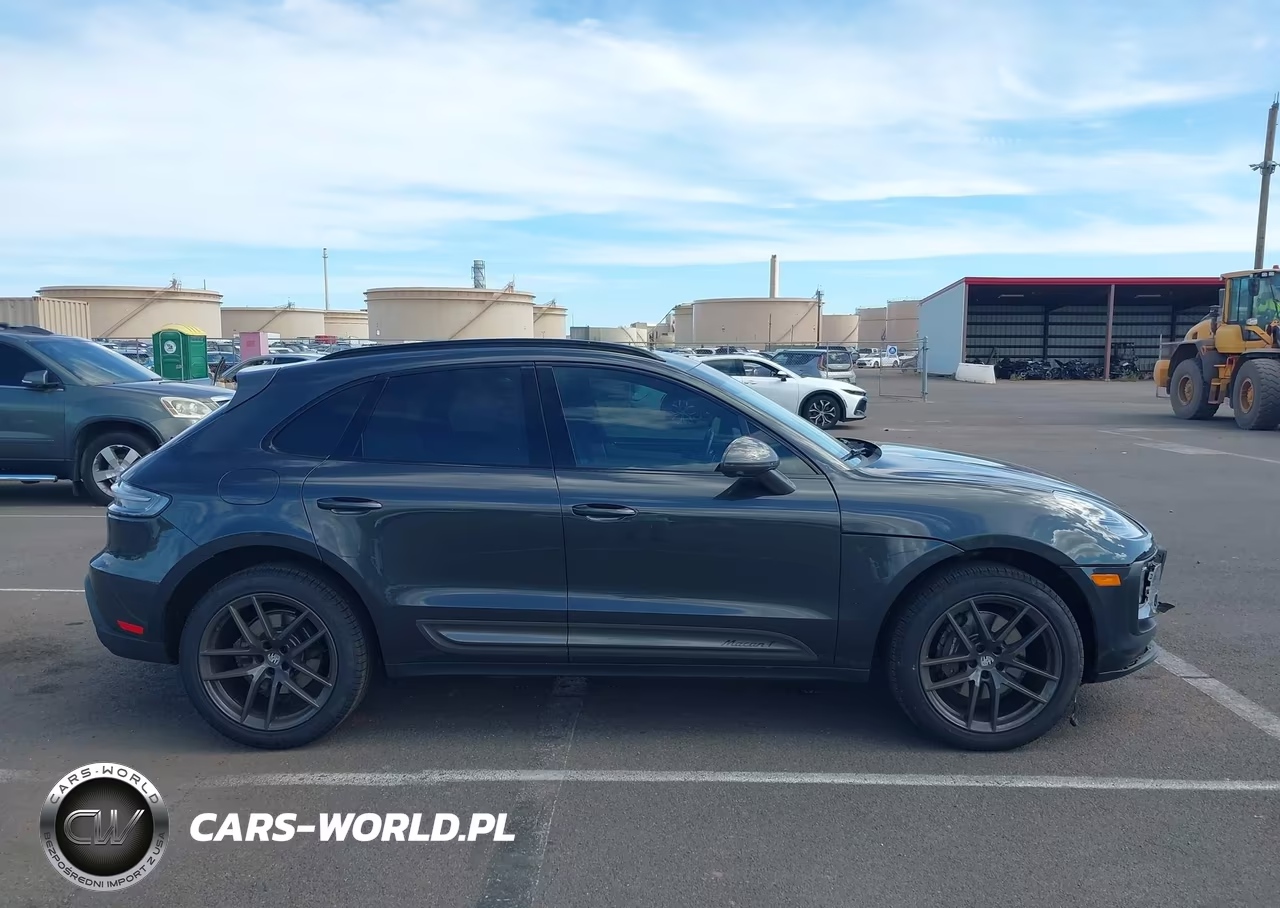 2023 Porsche Macan T VIN:WP1AA2A56PLB00554 - 14