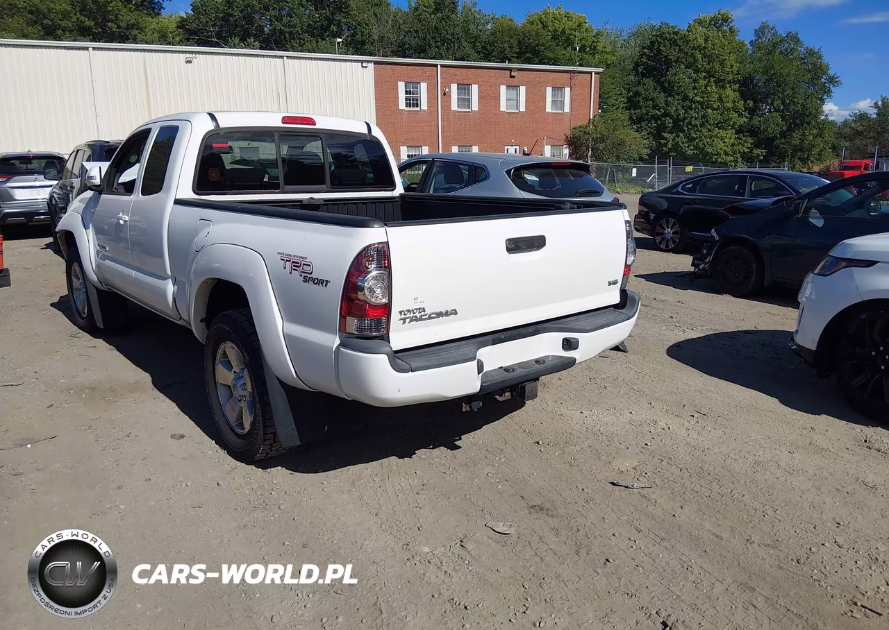 2013 Toyota Tacoma Base V6 VIN:5TFUU4EN7DX082288 - 3