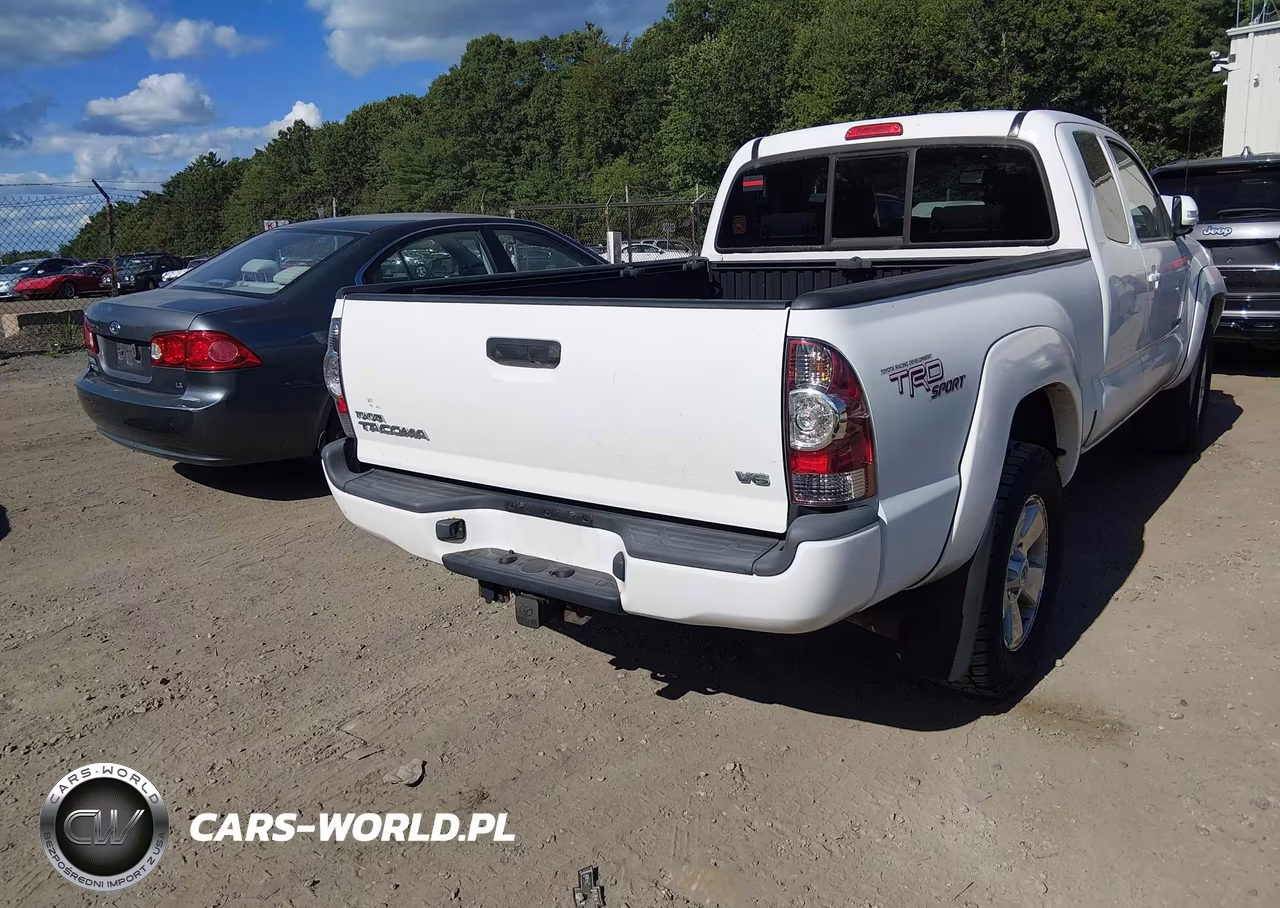 2013 Toyota Tacoma Base V6 VIN:5TFUU4EN7DX082288 - 4