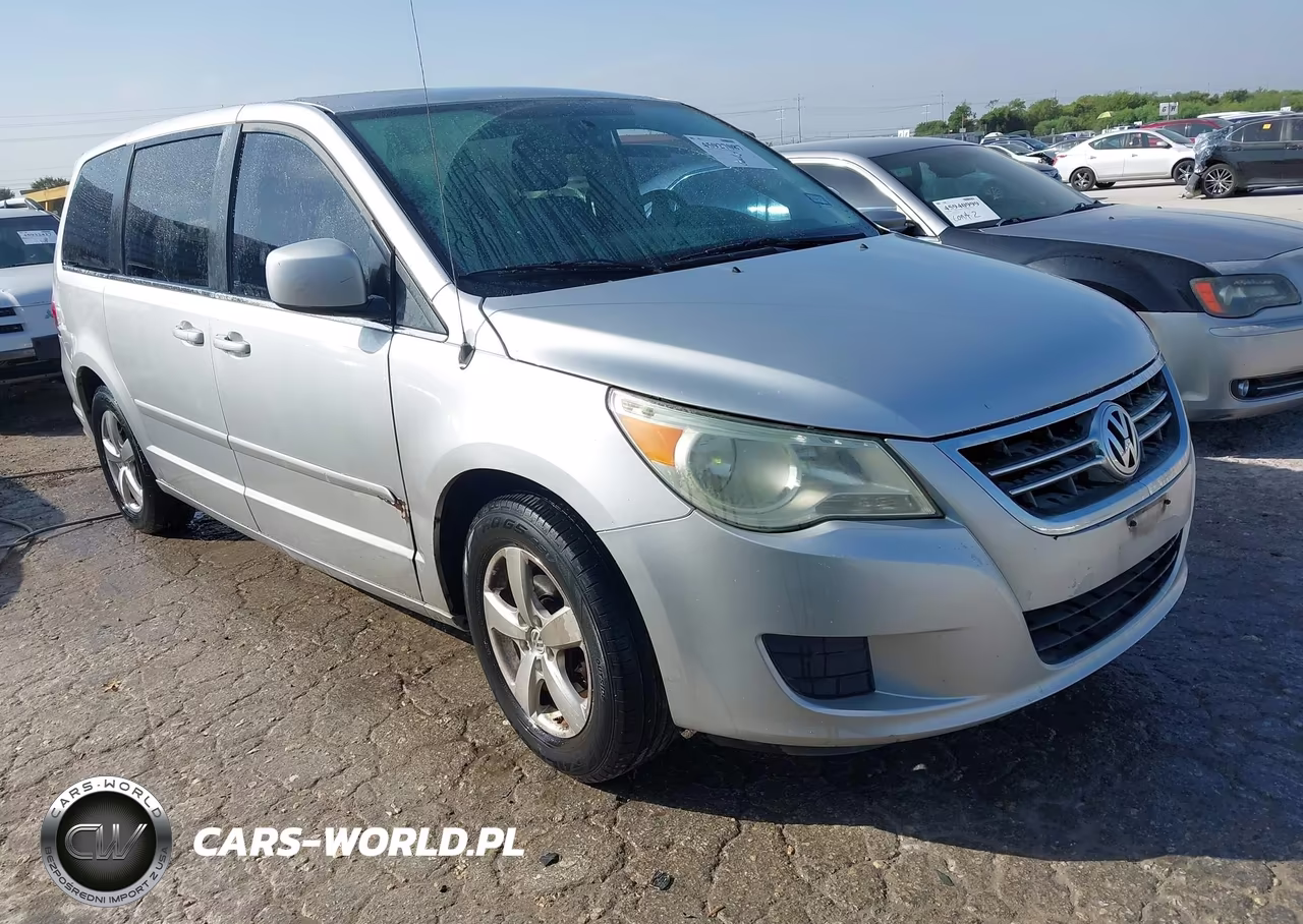 2010 Volkswagen Routan Se – zdjęcie 1 z 11