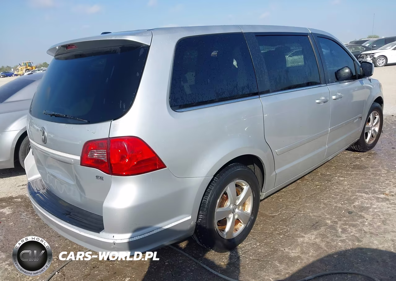 2010 Volkswagen Routan Se VIN:2V4RW3D16AR294592 - 4