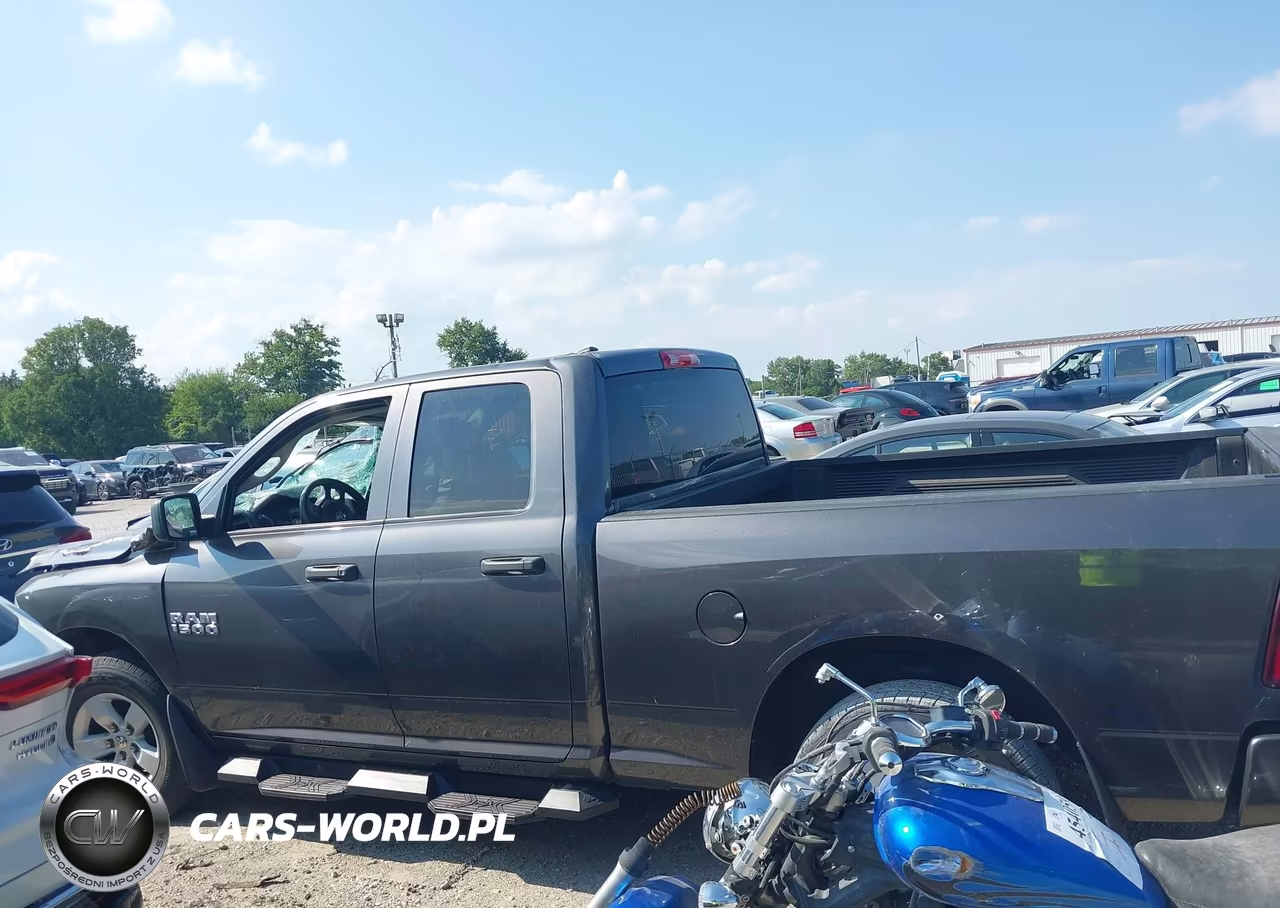 2017 Ram 1500 Express 4X4 6'4 Box VIN:1C6RR7FG4HS862266 - 14