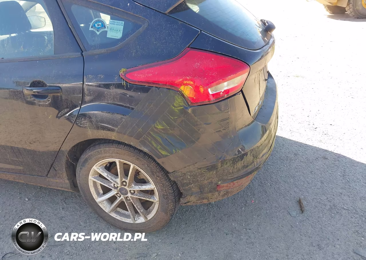 2016 Ford Focus Se VIN:1FADP3KE1GL315718 - 6