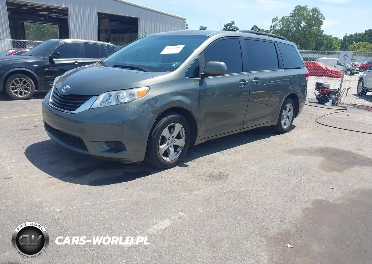 2014 Toyota Sienna Le V6 8 Passenger VIN:5TDKK3DC3ES433552 - 2