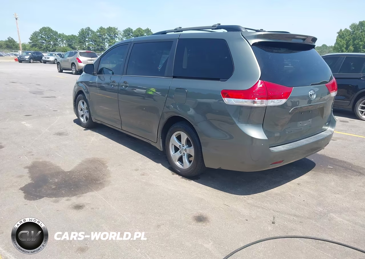 2014 Toyota Sienna Le V6 8 Passenger VIN:5TDKK3DC3ES433552 - 3