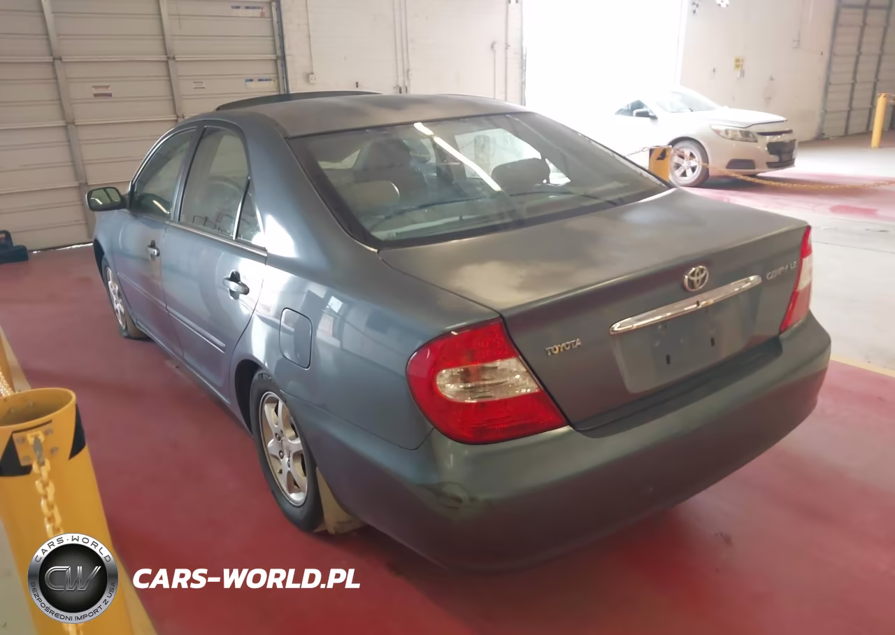 2002 Toyota Camry Le VIN:JTDBE30K320019996 - 3
