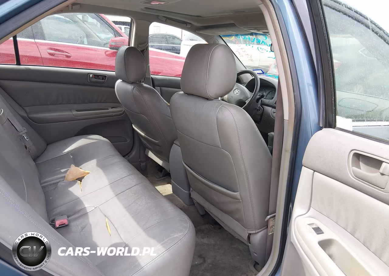 2002 Toyota Camry Le VIN:JTDBE30K320019996 - 8