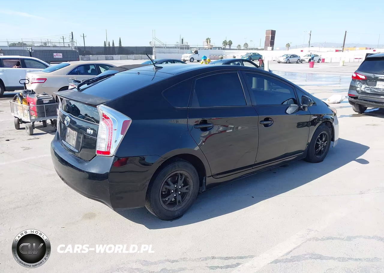 2014 Toyota Prius Three VIN:JTDKN3DU0E0357842 - 4