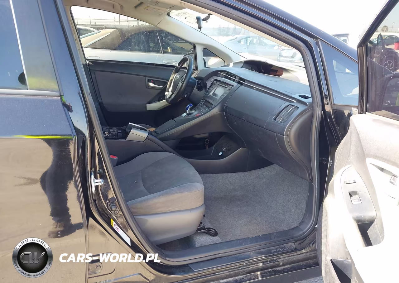 2014 Toyota Prius Three VIN:JTDKN3DU0E0357842 - 5