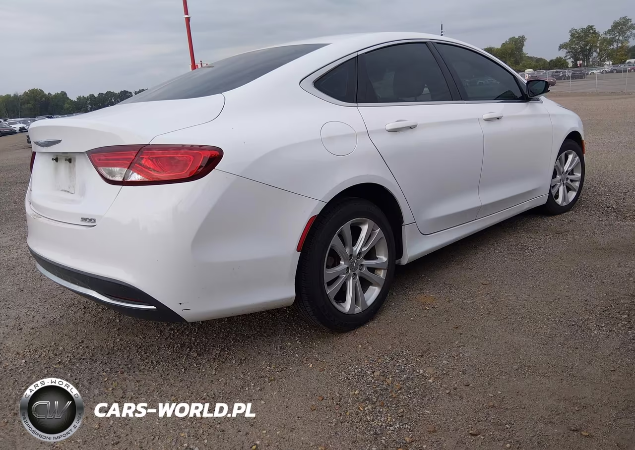 2015 Chrysler 200 Limited VIN:1C3CCCABXFN569878 - 4