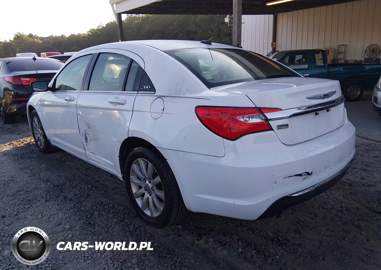 2014 Chrysler 200 Touring VIN:1C3CCBBG5EN106615 - 3