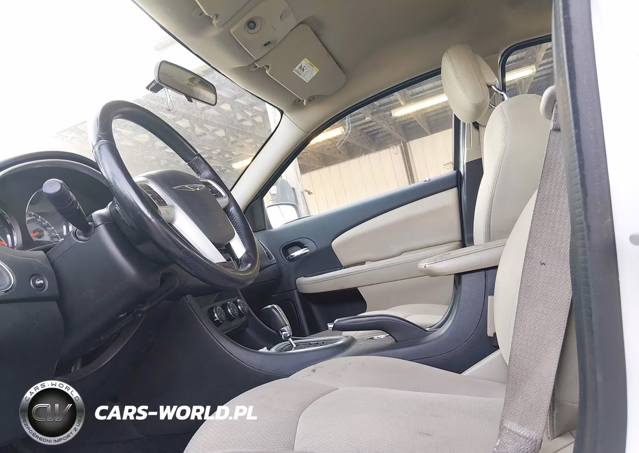 2014 Chrysler 200 Touring VIN:1C3CCBBG5EN106615 - 5