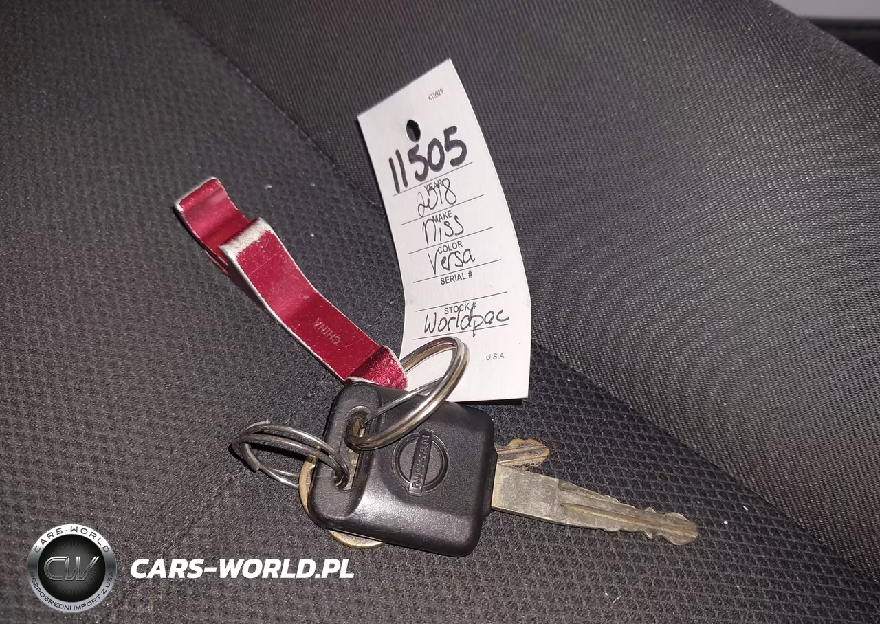 2018 Nissan Versa Note S VIN:3N1CE2CP9JL352990 - 11