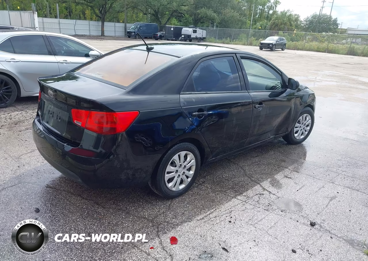 2010 Kia Forte Lx VIN:KNAFT4A25A5851107 - 4