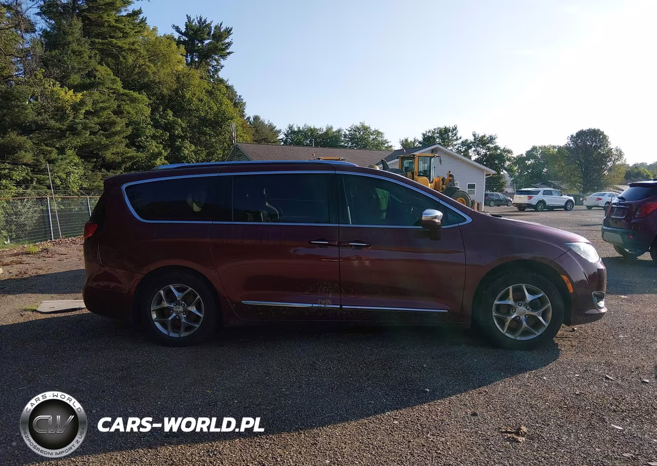 2018 Chrysler Pacifica Limited VIN:2C4RC1GGXJR251753 - 14