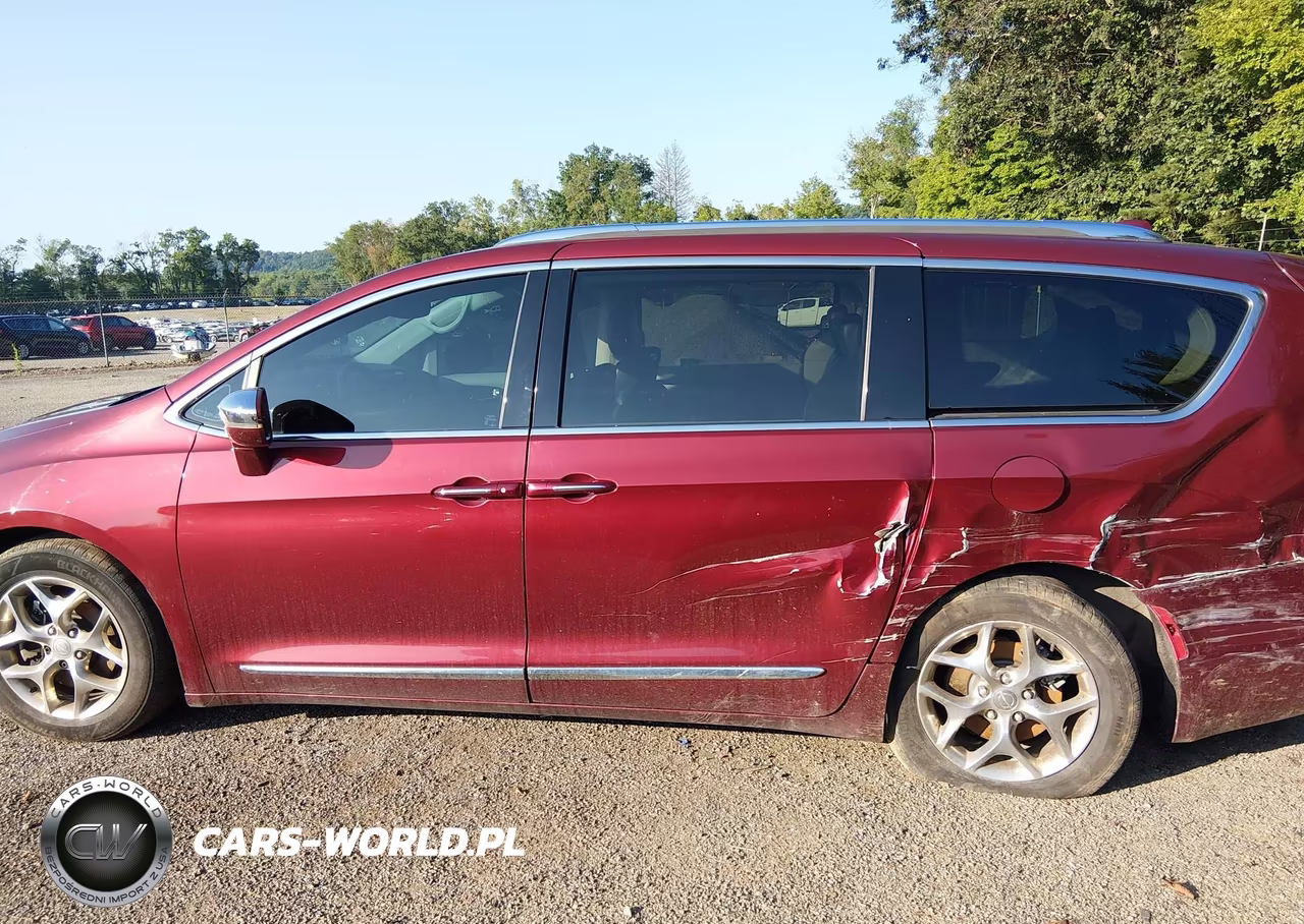 2018 Chrysler Pacifica Limited VIN:2C4RC1GGXJR251753 - 15