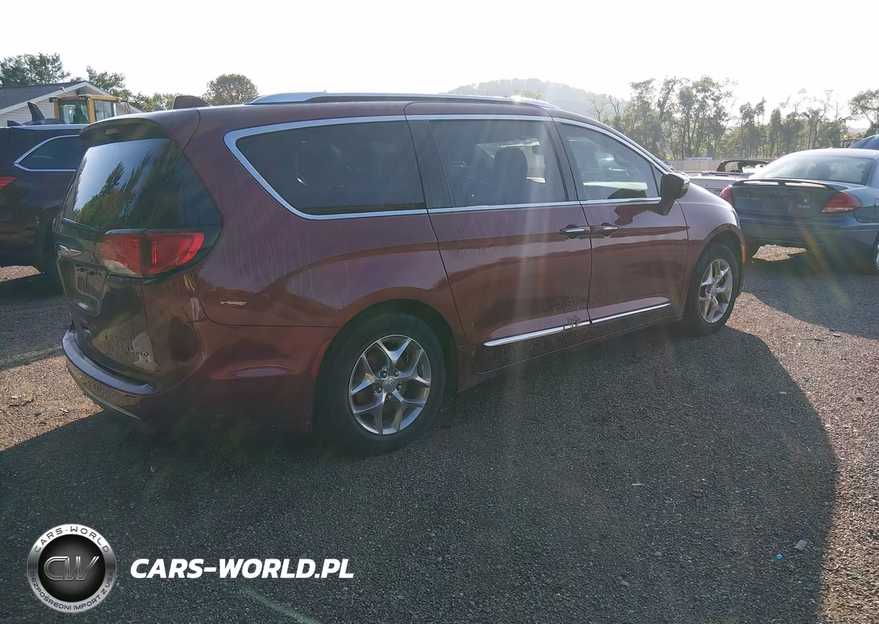 2018 Chrysler Pacifica Limited VIN:2C4RC1GGXJR251753 - 4