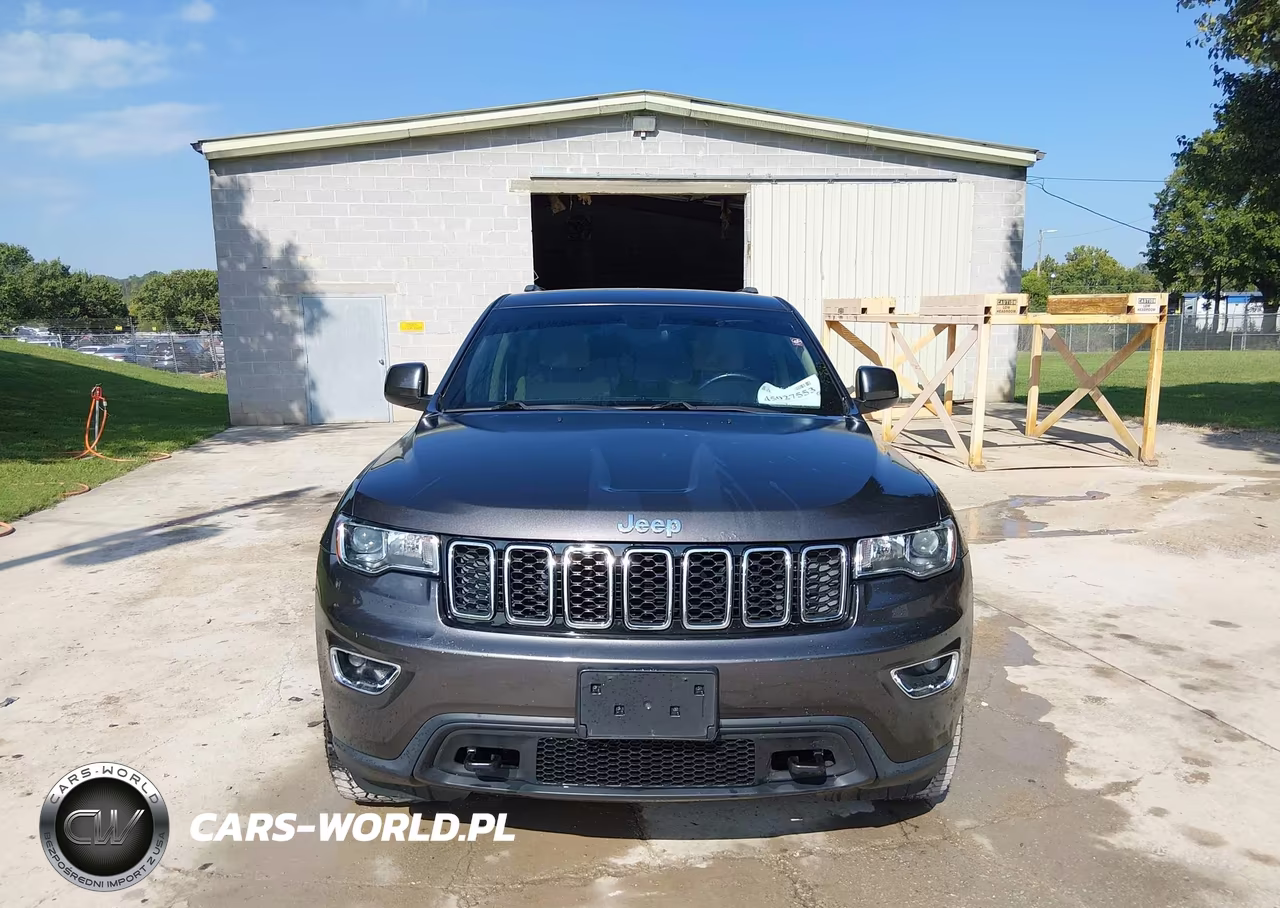 2018 Jeep Grand Cherokee Laredo E 4X4 VIN:1C4RJFAG0JC420098 - 14