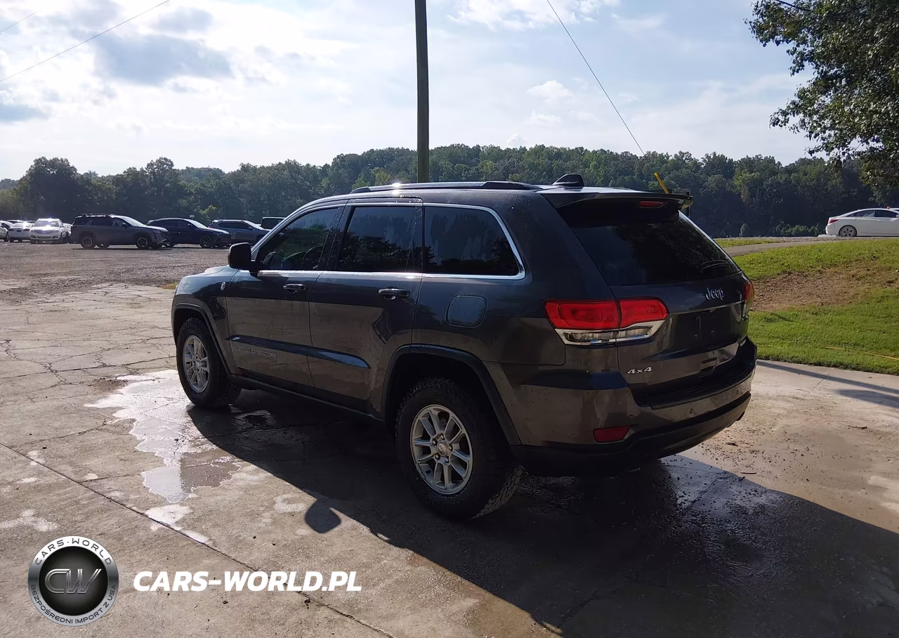 2018 Jeep Grand Cherokee Laredo E 4X4 VIN:1C4RJFAG0JC420098 - 3