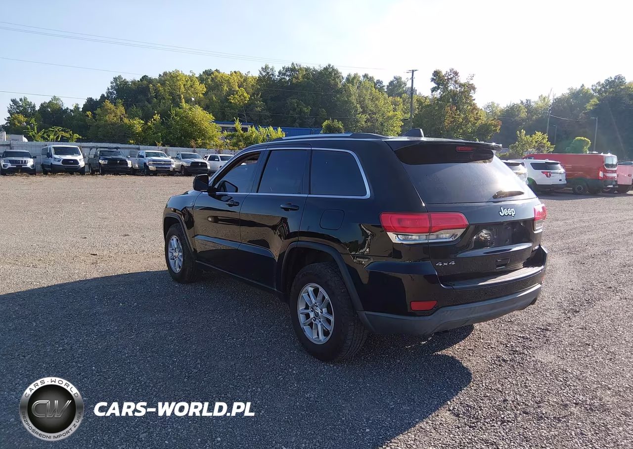 2018 Jeep Grand Cherokee Laredo E 4X4 VIN:1C4RJFAG9JC420097 - 3