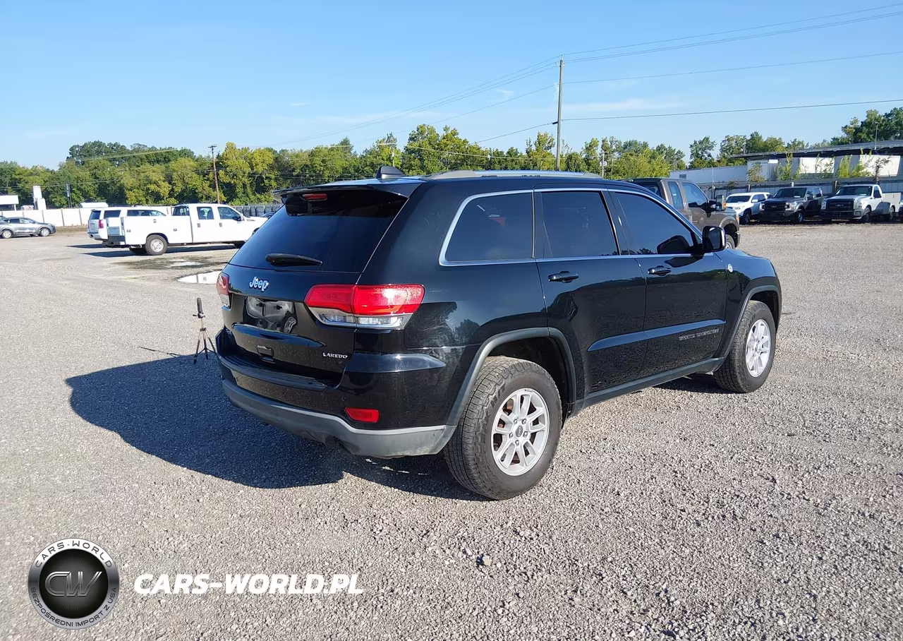 2018 Jeep Grand Cherokee Laredo E 4X4 VIN:1C4RJFAG9JC420097 - 4