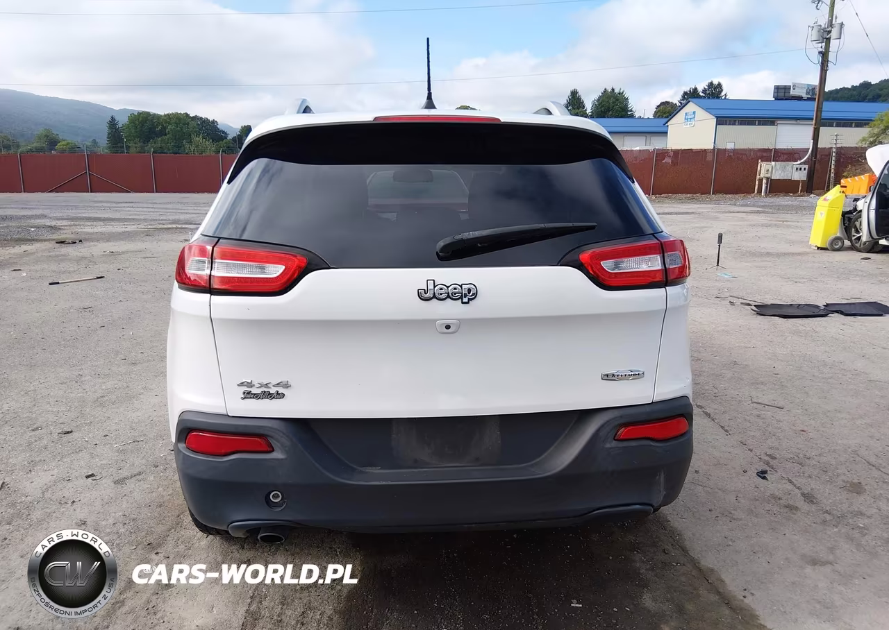2015 Jeep Cherokee Latitude VIN:1C4PJMCB3FW795552 - 16
