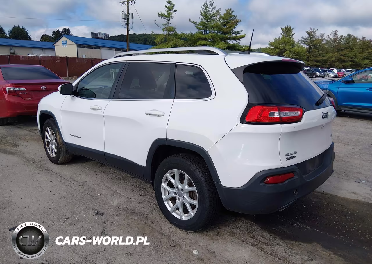 2015 Jeep Cherokee Latitude VIN:1C4PJMCB3FW795552 - 3