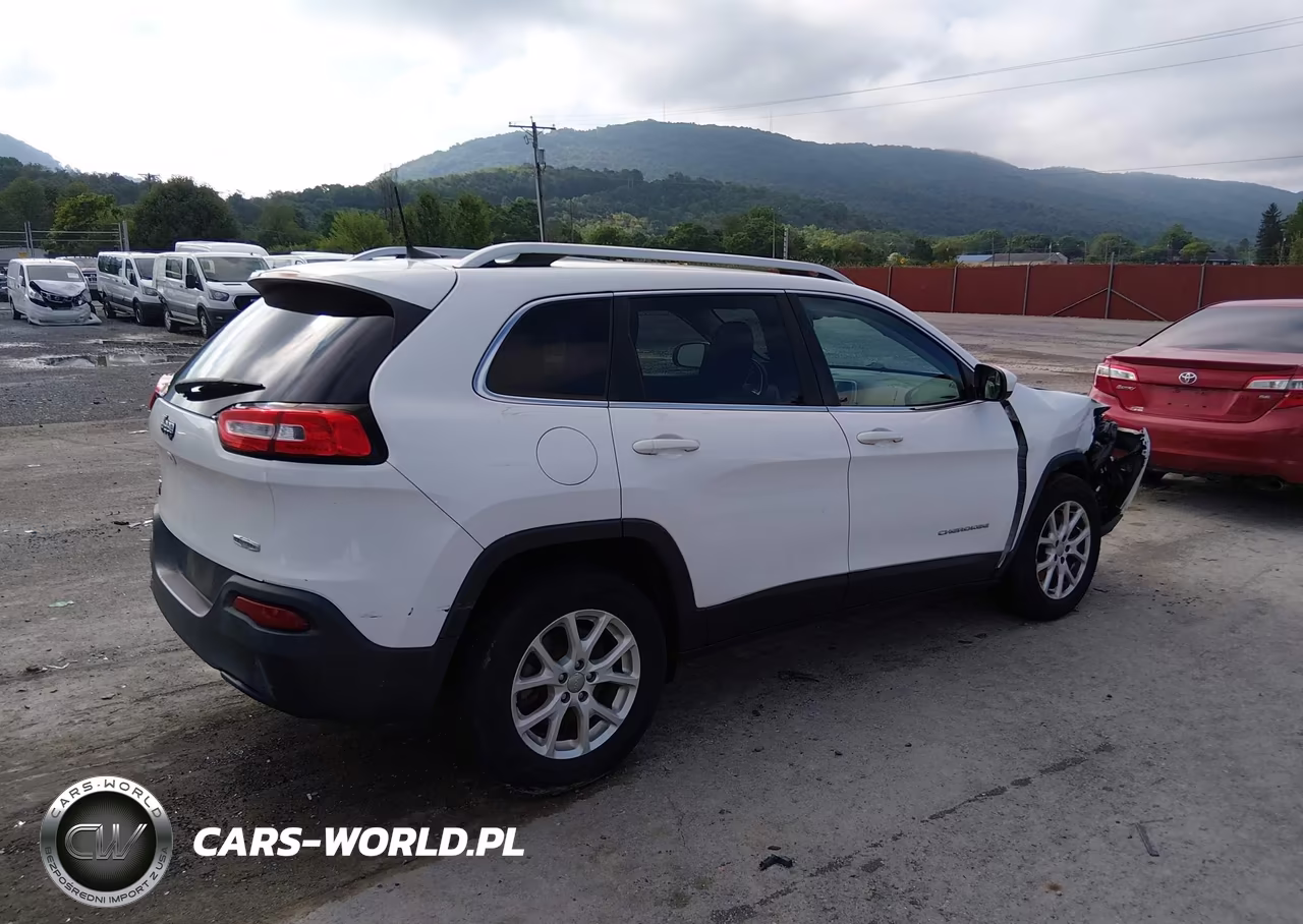 2015 Jeep Cherokee Latitude VIN:1C4PJMCB3FW795552 - 4