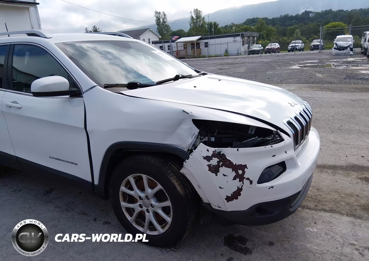 2015 Jeep Cherokee Latitude VIN:1C4PJMCB3FW795552 - 6