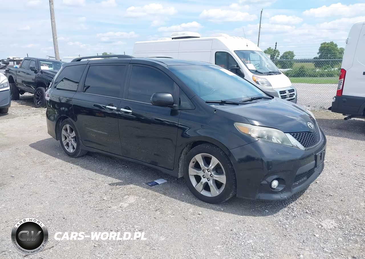 2013 Toyota Sienna Se 8 Passenger