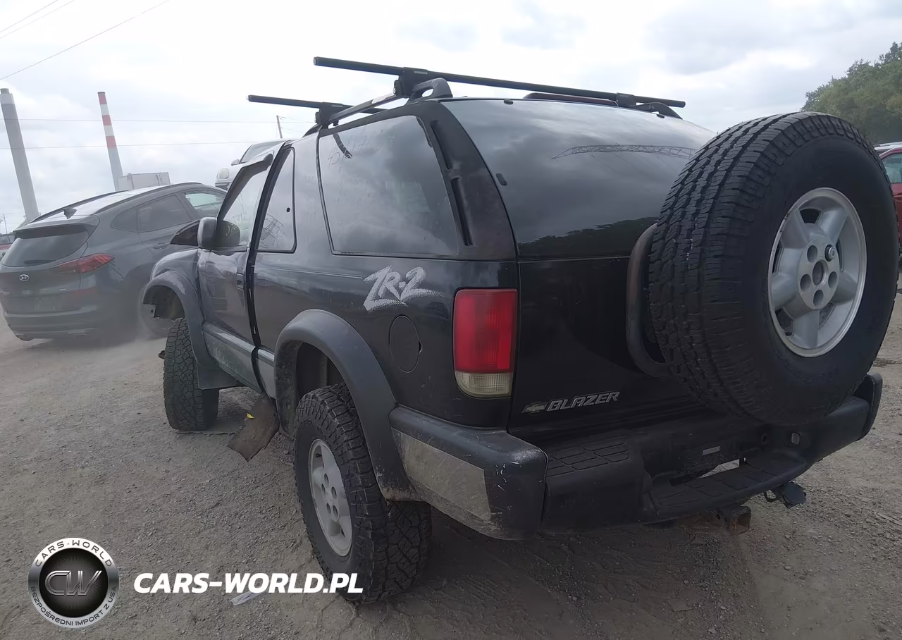 2000 Chevrolet Blazer Ls VIN:1GNCT18W0YK115322 - 3
