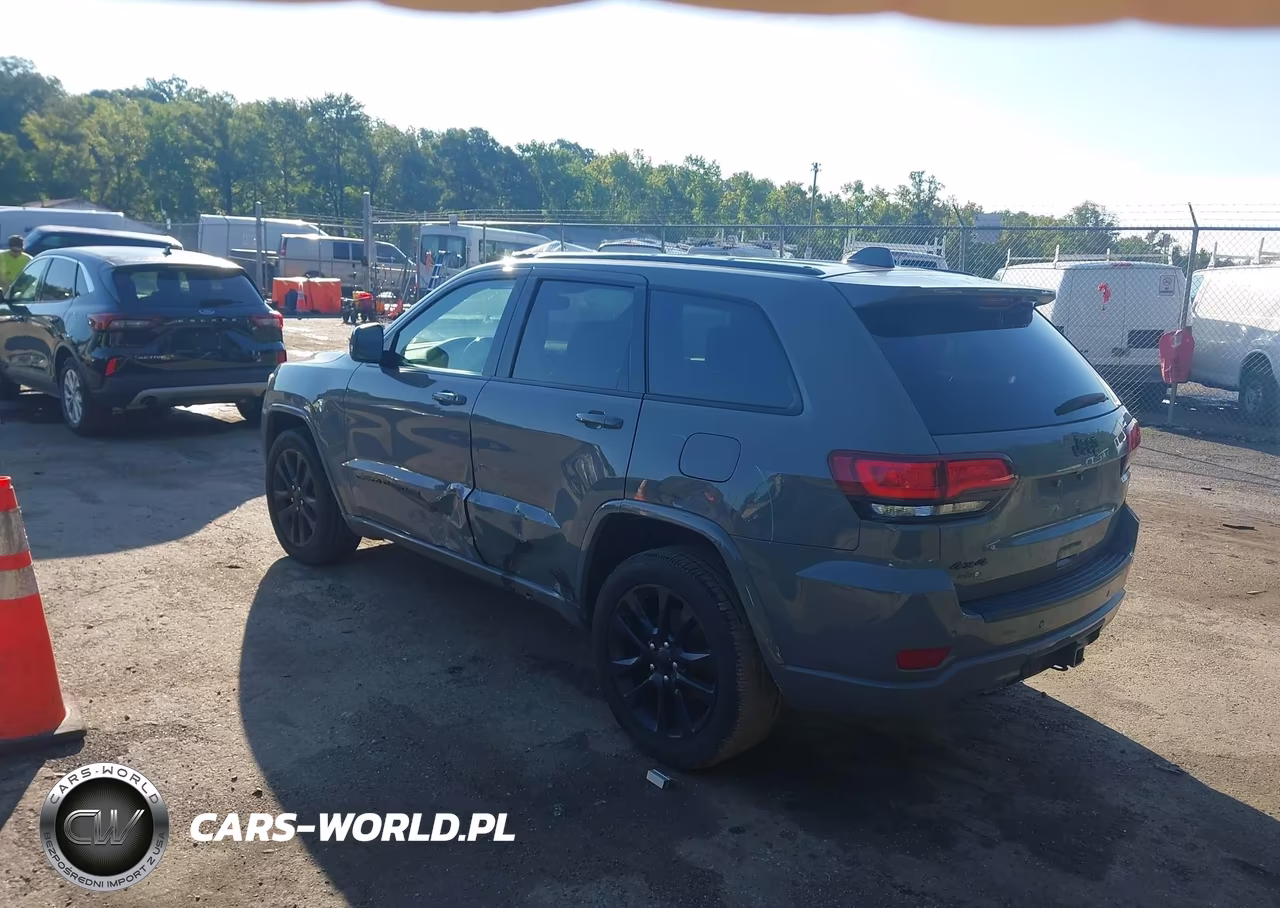 2020 Jeep Grand Cherokee Altitude 4X4 VIN:1C4RJFAG7LC332362 - 3