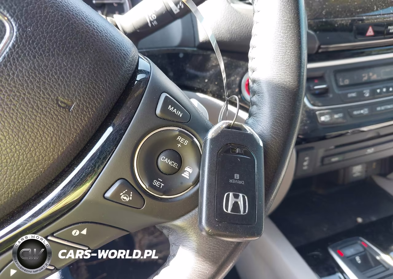 2018 Honda Pilot Touring VIN:5FNYF6H91JB061397 - 11